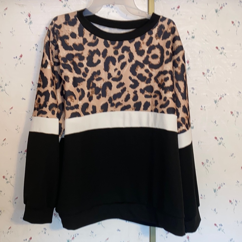 SHEIN Women’s Leopard Print Sweatshirt Size 4X